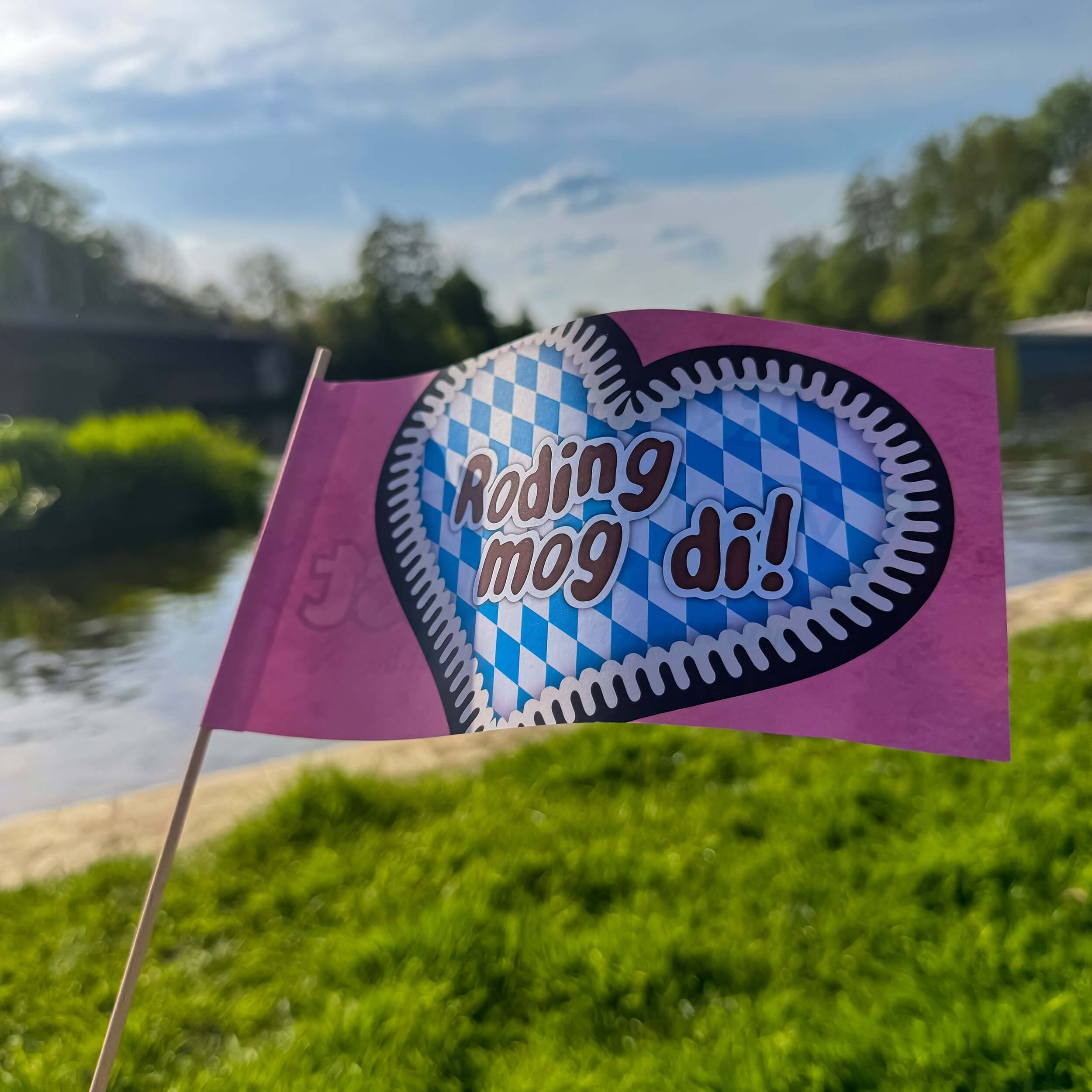 Papierfähnchen mit dem Roding Mog Di Herz
