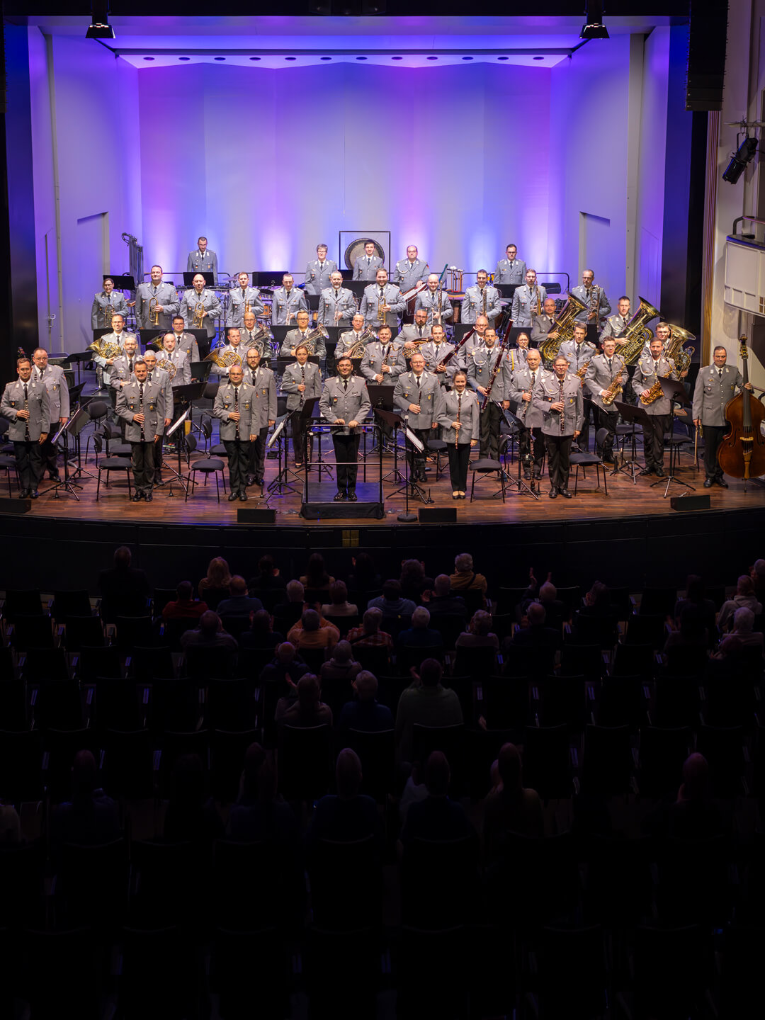 Musikgruppe der Bundeswehr steht auf der Bühne